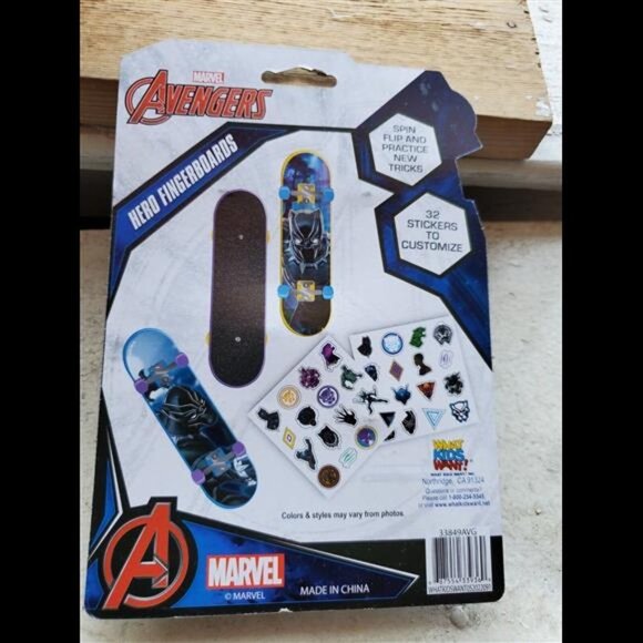 Marvel Avengers Fingerboard Set 3 Pack and 32 Stickers Black Panther - Picture 4 of 5